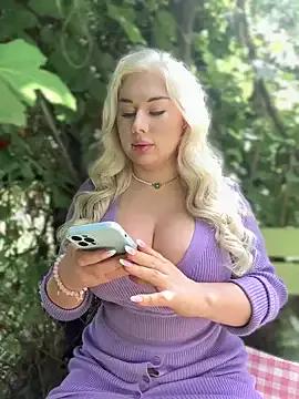 Freechat LaraHollywood on StripChat