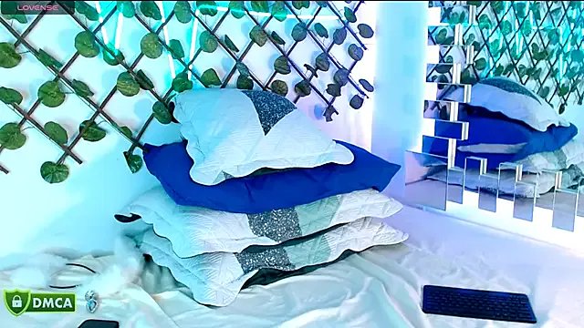 Liam_Chameliam — I explode with you looking at me 