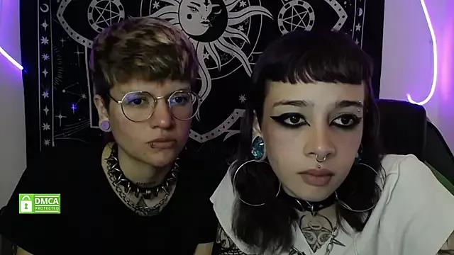 lovelockedlips on StripChat