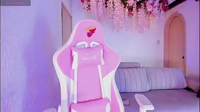 Mia-Bloom on StripChat