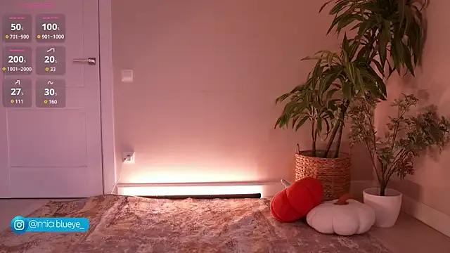 StripChat Miablueye is Freechat Miablueye — Anal with fuckmachine long time