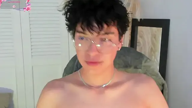 miilo_wolf on StripChat 
