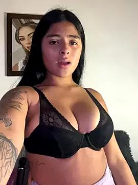 morenaQueen_ on StripChat