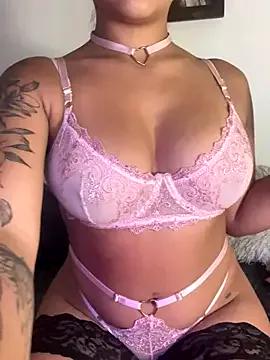 morenaQueen_ on StripChat