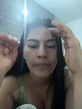 Saanvi21 on StripChat 