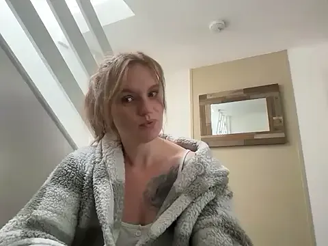 samanthaalice — GET THE TOY BOX
