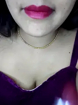 Sara_1618 on StripChat 