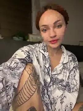 SaraLow on StripChat 