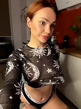 SaraLow on StripChat 