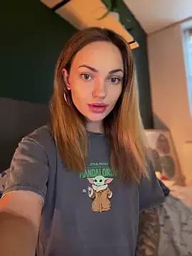 SaraLow on StripChat 