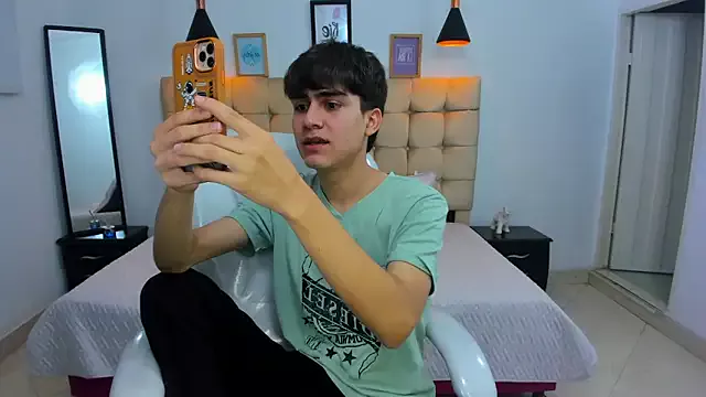 Tommy18__ on StripChat 