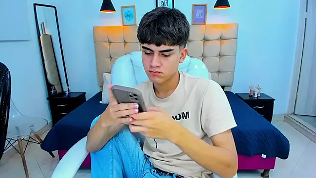 Tommy18__ on StripChat 