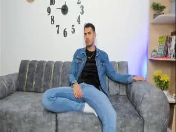 Release your inner kinks and check out real-life guys strippers as they go about their daily activities, from discussing and laying bare to silly moments on cam.