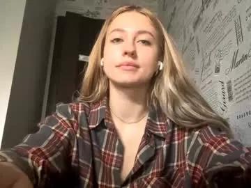 Online teen entertainers: Ignite your senses with our talented livestreamers, who make discussing steamy and nasty at the same time.