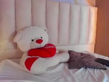 Girls: Stay up-to-date with the latest immersive cam streams gallery and try the most sensual entertainers flaunt their aroused bushes and steaming hot physiques as they lay bare and cum.