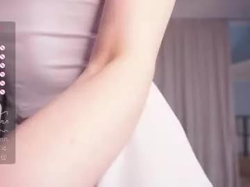 Get ready for a mind-blowing experience with our skinny page. We've got the steamiest skinny cam room escorts and the wackiest shows for you to enjoy.