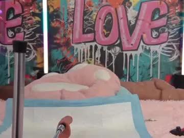Girls: Stay up-to-date with the latest immersive cam streams gallery and try the most sensual entertainers flaunt their aroused bushes and steaming hot physiques as they lay bare and cum.