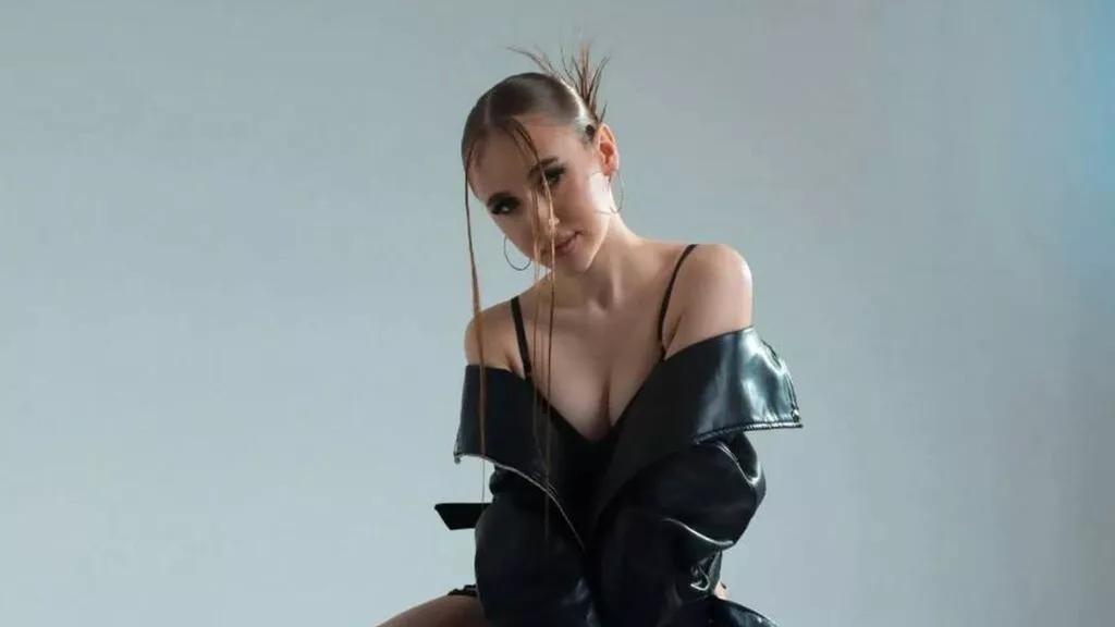 LunaHund from LiveJasmin is Freechat