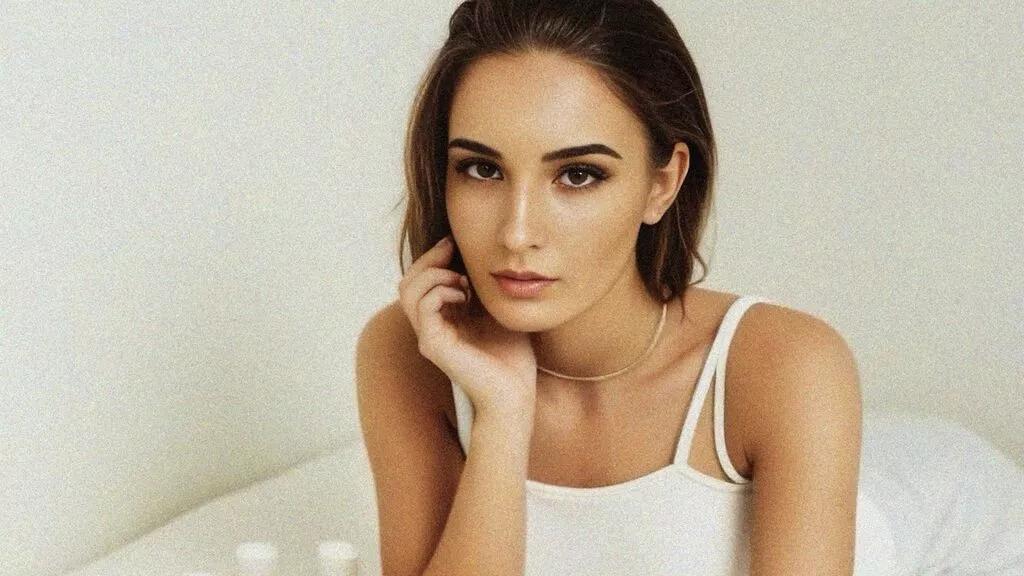 Girls: Stay up-to-date with the latest immersive cam streams gallery and try the most sensual entertainers flaunt their aroused bushes and steaming hot physiques as they lay bare and cum.