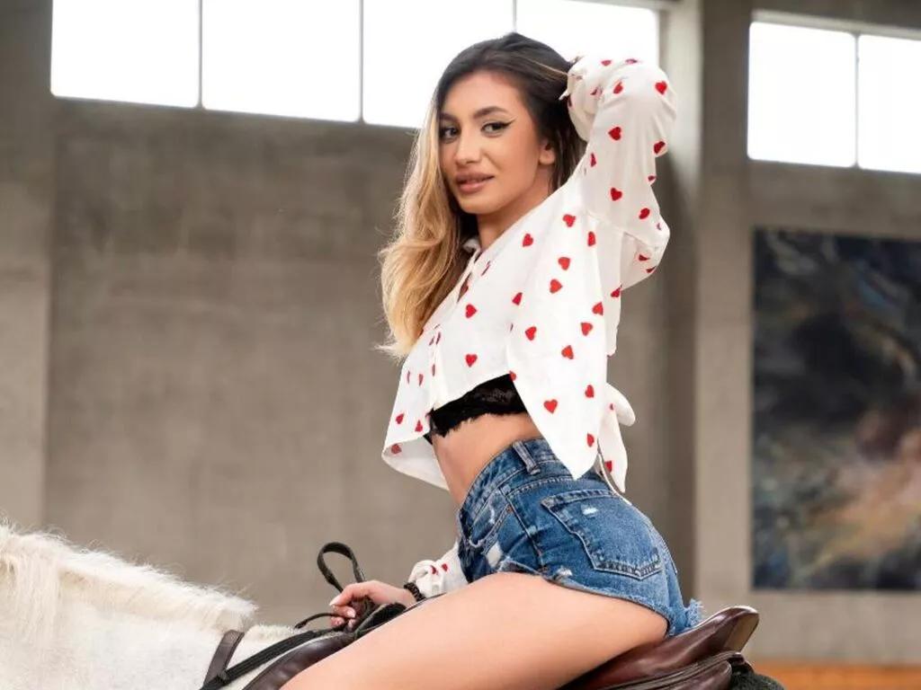 RoxyParis from LiveJasmin is Freechat
