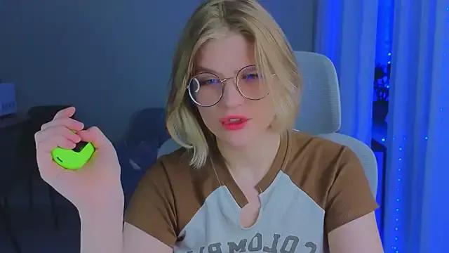 Girls: Stay up-to-date with the latest immersive cam streams gallery and try the most sensual entertainers flaunt their aroused bushes and steaming hot physiques as they lay bare and cum.