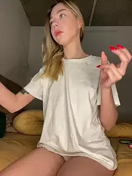 _urbestie_ from StripChat is Freechat
