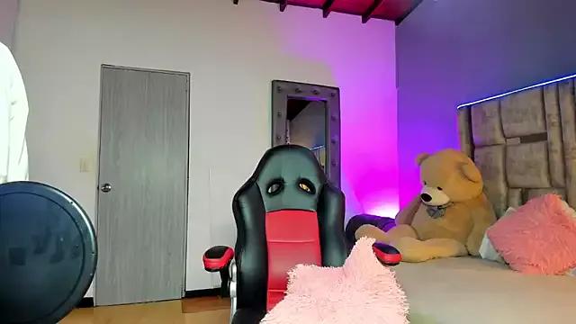 Girls: Stay up-to-date with the latest immersive cam streams gallery and try the most sensual entertainers flaunt their aroused bushes and steaming hot physiques as they lay bare and cum.