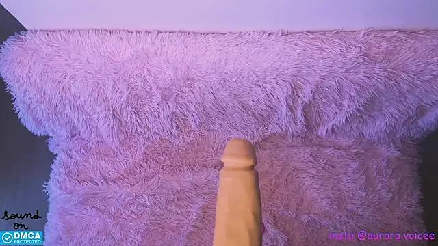 AuroraGoldenVoice from StripChat is Freechat