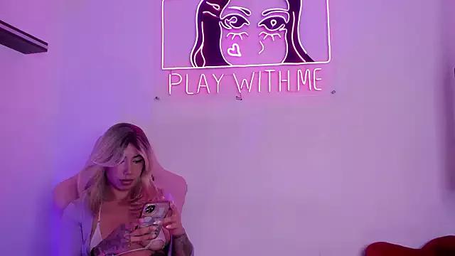 BlairSantini from StripChat is Freechat
