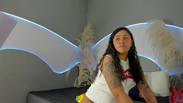 Carolinee_Roberts from StripChat is Freechat