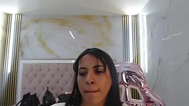 clara_evanss_s from StripChat is Freechat