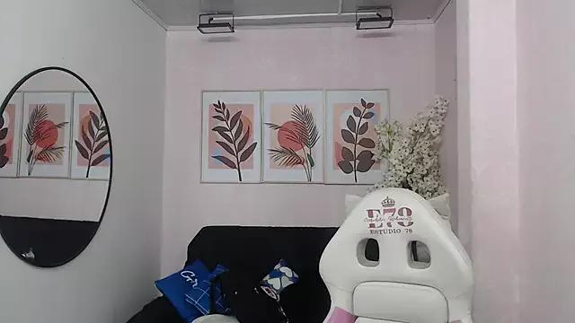 Dafne_huges from StripChat is Freechat
