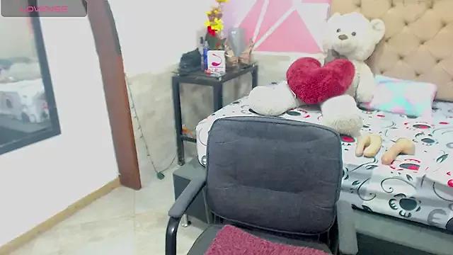 Dolldirtyxxx from StripChat is Freechat