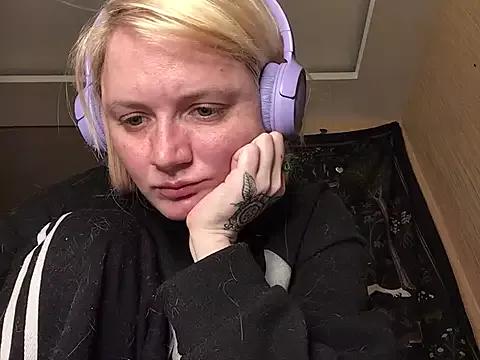 Dragonflyy from StripChat is Freechat