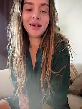 EmiliaCatalina from StripChat is Freechat