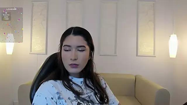 emilyycute_ from StripChat is Freechat