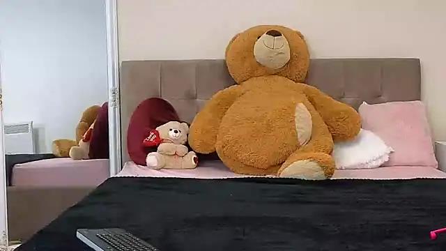 Girls: Stay up-to-date with the latest immersive cam streams gallery and try the most sensual entertainers flaunt their aroused bushes and steaming hot physiques as they lay bare and cum.