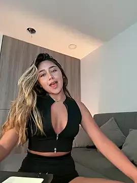 Hornyholly__ from StripChat is Freechat