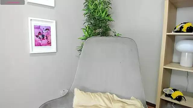 isabella_gyal from StripChat is Freechat