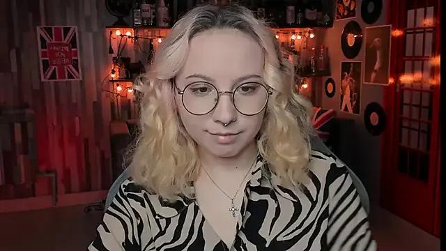 Girls: Stay up-to-date with the latest immersive cam streams gallery and try the most sensual entertainers flaunt their aroused bushes and steaming hot physiques as they lay bare and cum.