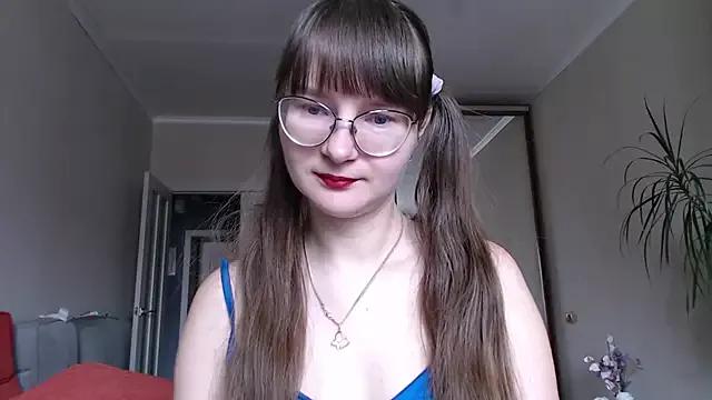 KiraGoldens from StripChat is Freechat