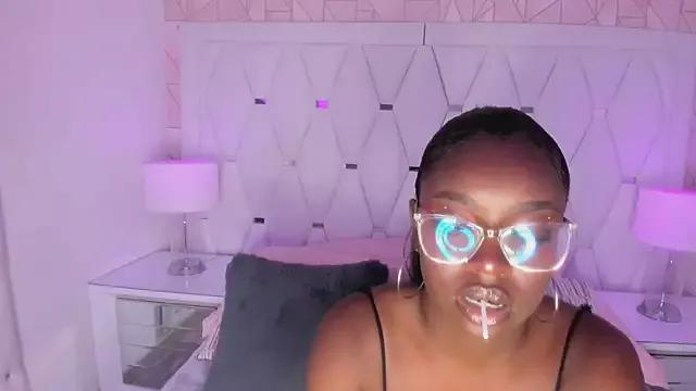 KyaraTailor from StripChat is Freechat