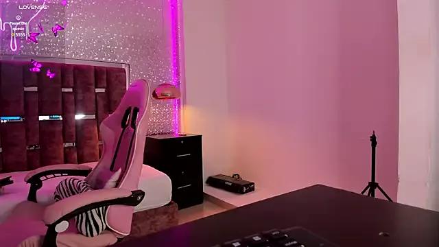 Girls: Stay up-to-date with the latest immersive cam streams gallery and try the most sensual entertainers flaunt their aroused bushes and steaming hot physiques as they lay bare and cum.