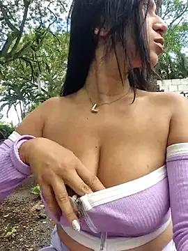 lady-rosse from StripChat is Freechat