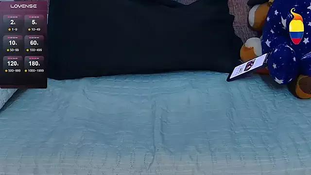 LauraEvanns from StripChat is Freechat