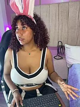 lauraltt from StripChat is Freechat