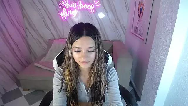 Laurita_b from StripChat is Freechat
