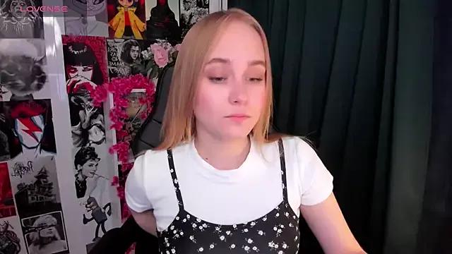 LianaBright from StripChat is Freechat