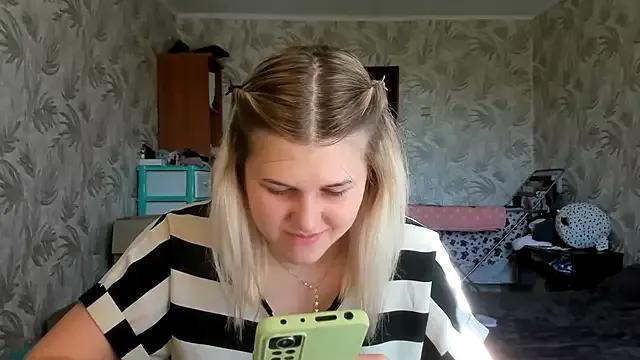 lina_kisss from StripChat is Freechat