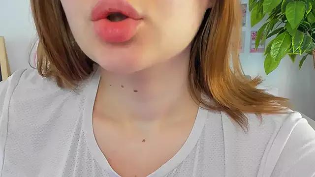 LinaaaMoon from StripChat is Freechat
